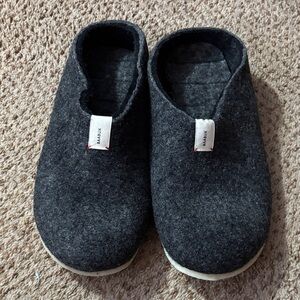 💕NWOT! Baabuk Charcoal Men’s Slippers